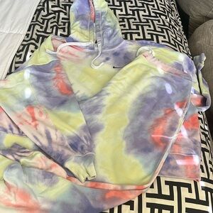 Nike Tie Dye sweatsuit Size XL. Jogger pants cropped oversized sweatshirt.